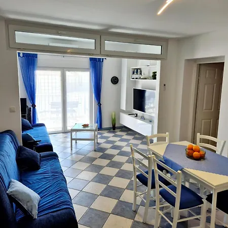 Blue Maris Apartment