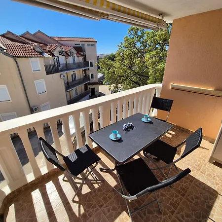 Blue Maris Apartment
